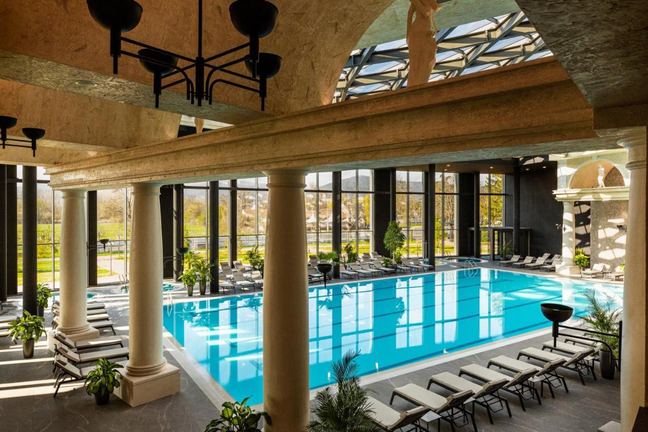 Kings' Valley Medical & Spa Hotel Kazanlak Exterior photo The thermal pool