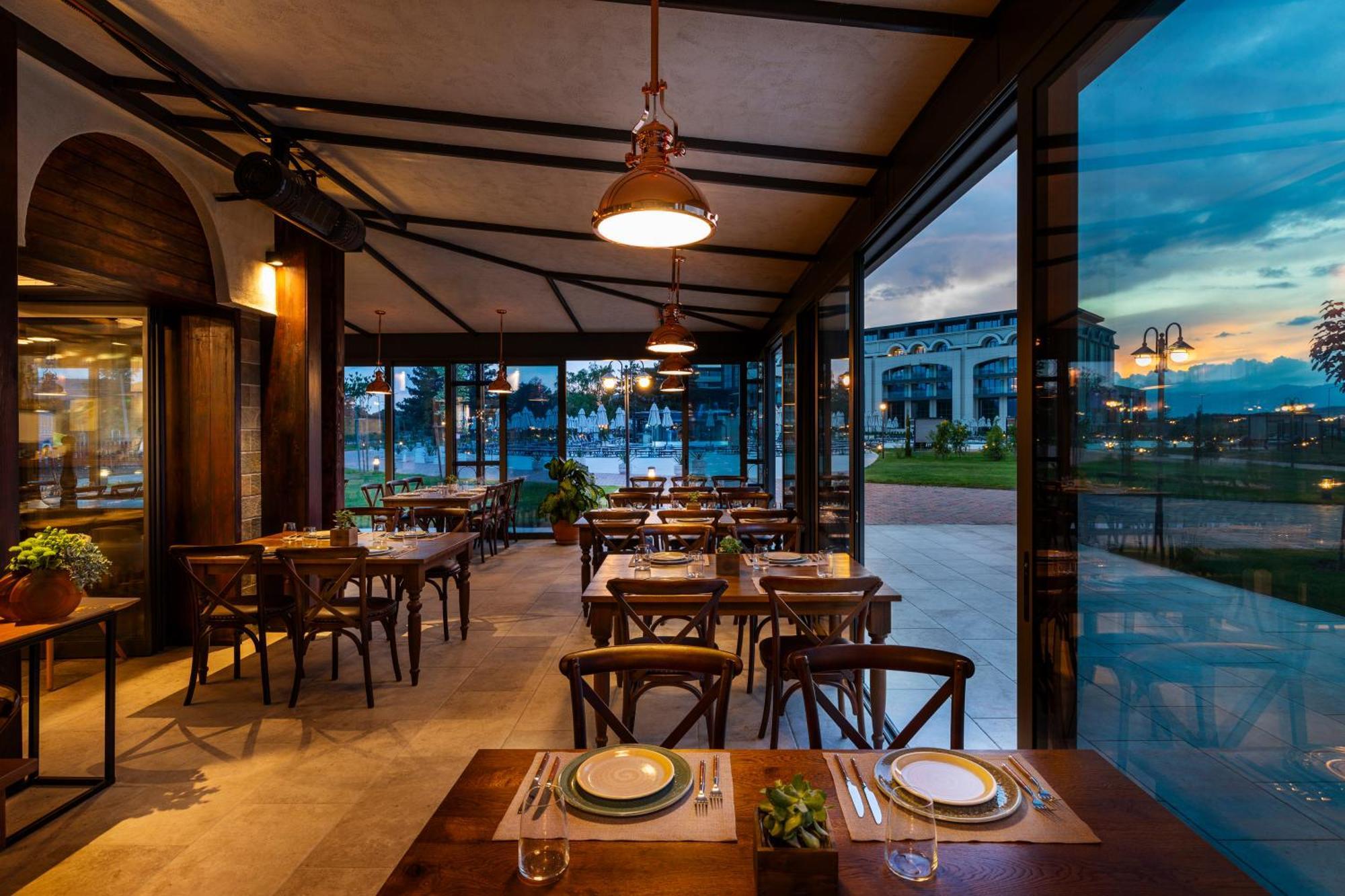 Kings' Valley Medical & Spa Hotel Kazanlak Exterior photo Restaurant