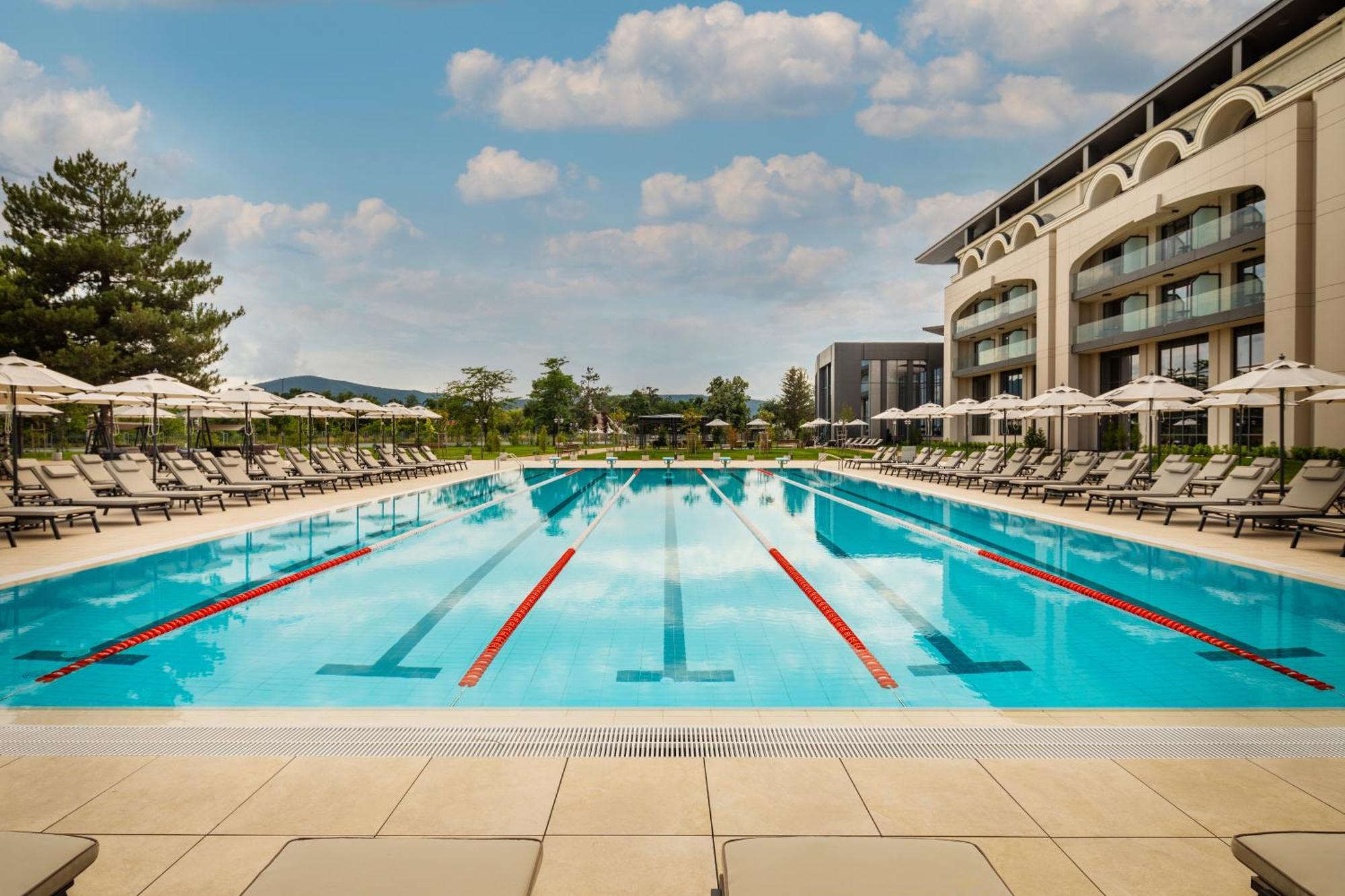 Kings' Valley Medical & Spa Hotel Kazanlak Exterior photo The swimming pool at the hotel