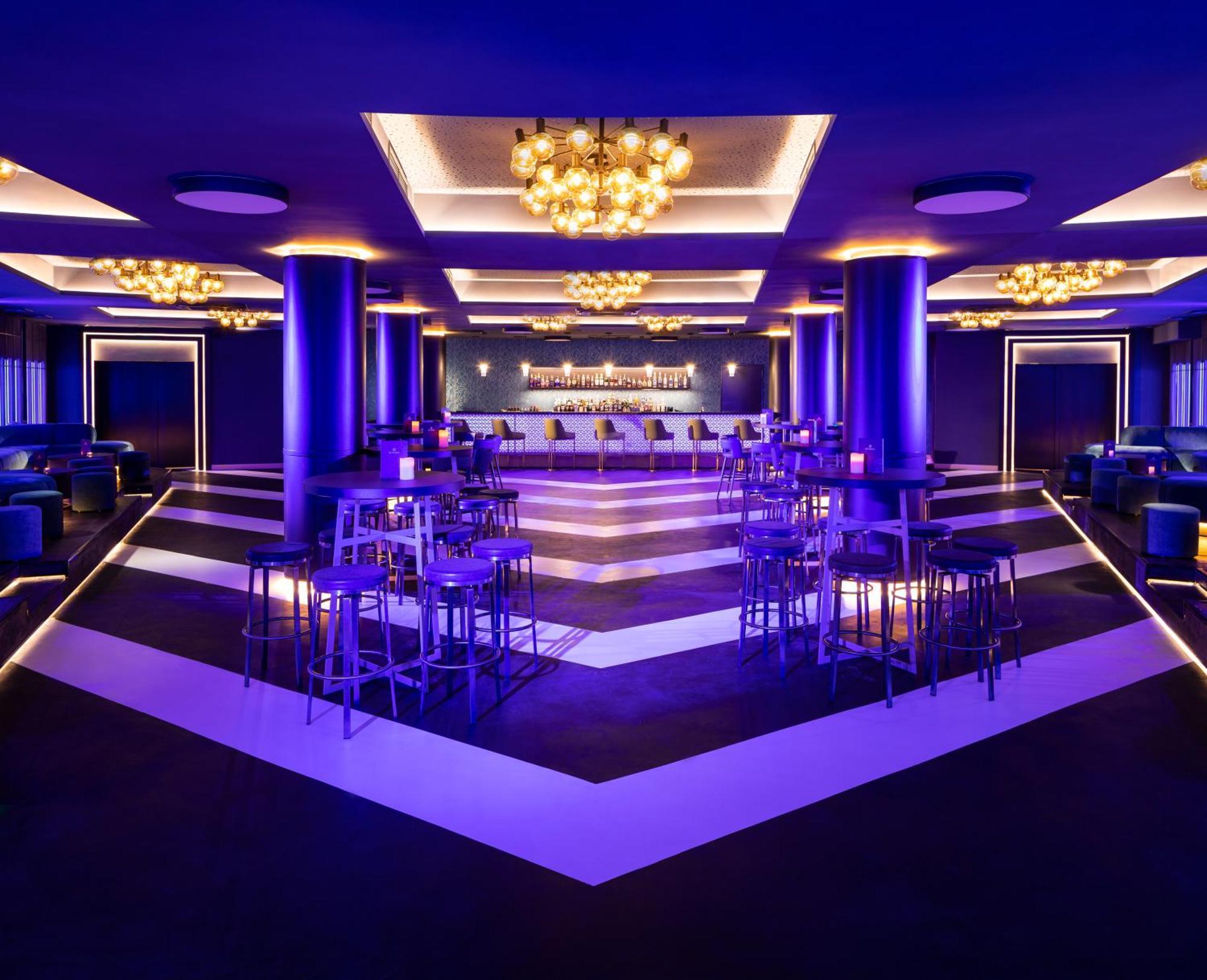 Kings' Valley Medical & Spa Hotel Kazanlak Exterior photo The interior of the nightclub